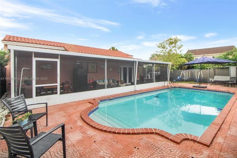Купить виллу или дом в Майами, Флорида 3 спальни, 182.46м2, № 1947384 - фото 2