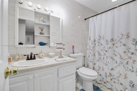 Купить виллу или дом в Майами, Флорида 3 спальни, 182.46м2, № 1947384 - фото 12