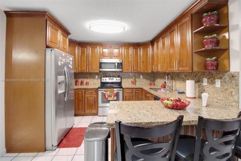 Купить виллу или дом в Майами, Флорида 3 спальни, 182.46м2, № 1947384 - фото 5