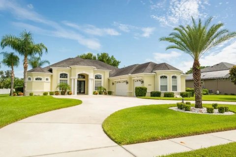 Casa en venta en Spring Hill, Florida, 4 dormitorios, 299.98 m2 № 1808319 - foto 1