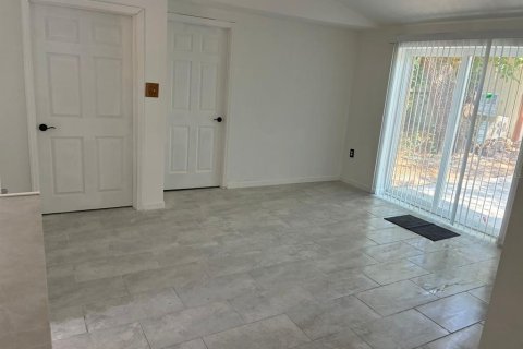 Casa en venta en Pomona Park, Florida, 2 dormitorios, 78.97 m2 № 1761108 - foto 10
