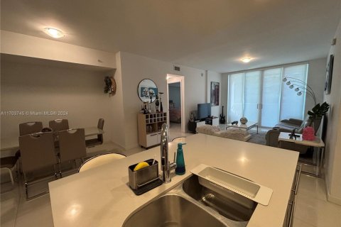 Condo in Doral, Florida, 2 bedrooms  № 2076816 - photo 4