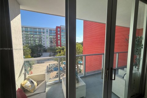 Condo in Doral, Florida, 2 bedrooms  № 2076816 - photo 13