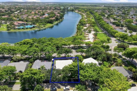 House in Cutler Bay, Florida 4 bedrooms, 195.75 sq.m. № 2320481 - photo 7