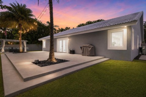 House in Cutler Bay, Florida 4 bedrooms, 195.75 sq.m. № 2320481 - photo 2