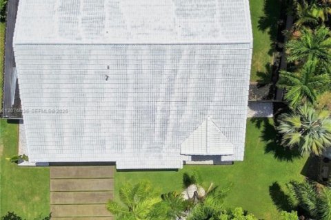 House in Cutler Bay, Florida 4 bedrooms, 195.75 sq.m. № 2320481 - photo 10