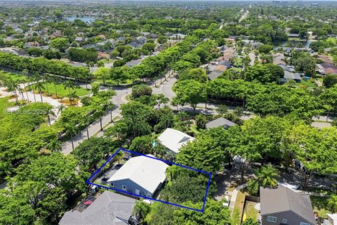 House in Cutler Bay, Florida 4 bedrooms, 195.75 sq.m. № 2320481 - photo 8