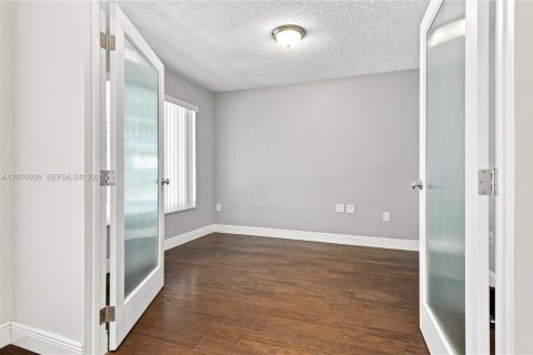 House in Cutler Bay, Florida 4 bedrooms, 195.75 sq.m. № 2320481 - photo 17