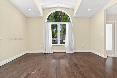House in Cutler Bay, Florida 4 bedrooms, 195.75 sq.m. № 2320481 - photo 23