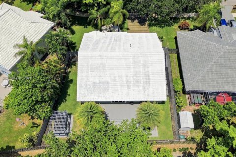 House in Cutler Bay, Florida 4 bedrooms, 195.75 sq.m. № 2320481 - photo 11