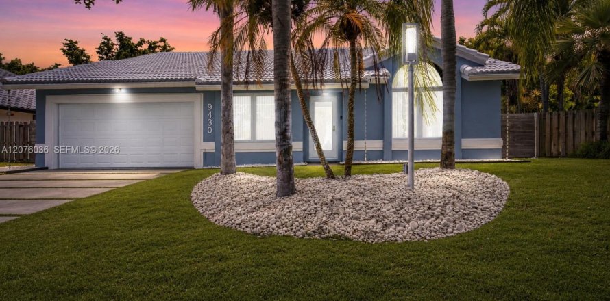 House in Cutler Bay, Florida 4 bedrooms, 195.75 sq.m. № 2320481