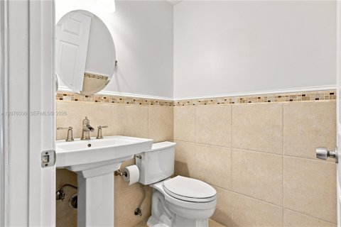 House in Cutler Bay, Florida 4 bedrooms, 195.75 sq.m. № 2320481 - photo 29