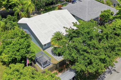 House in Cutler Bay, Florida 4 bedrooms, 195.75 sq.m. № 2320481 - photo 15