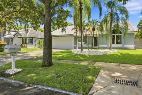 House in Cutler Bay, Florida 4 bedrooms, 195.75 sq.m. № 2320481 - photo 6