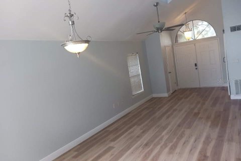 Casa en venta en Apopka, Florida, 5 dormitorios, 170.57 m2 № 1762236 - foto 7