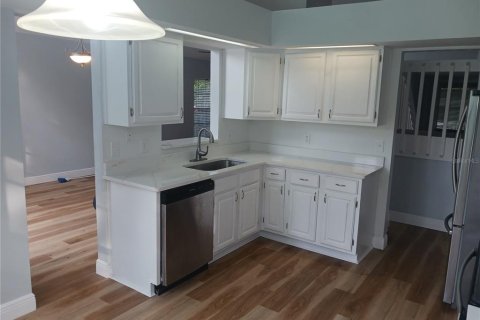 Casa en venta en Apopka, Florida, 5 dormitorios, 170.57 m2 № 1762236 - foto 12
