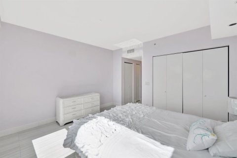 Condo in Fort Lauderdale, Florida, 4 bedrooms  № 2146855 - photo 28