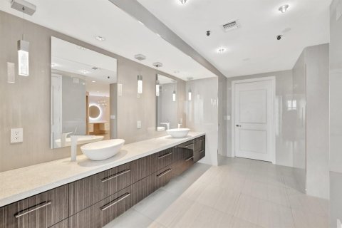Condo in Fort Lauderdale, Florida, 4 bedrooms  № 2146855 - photo 23