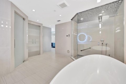 Condo in Fort Lauderdale, Florida, 4 bedrooms  № 2146855 - photo 25