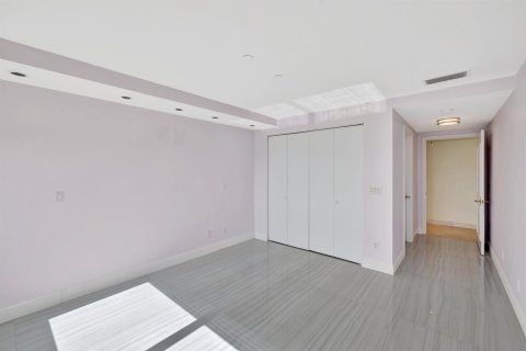 Condo in Fort Lauderdale, Florida, 4 bedrooms  № 2146855 - photo 30