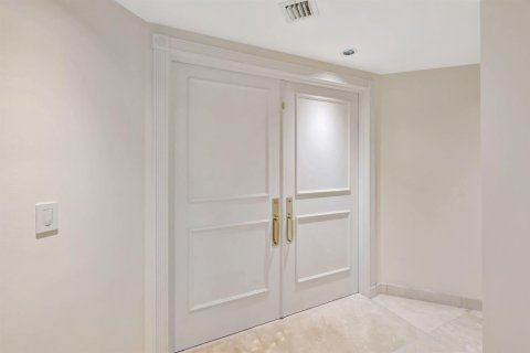 Condo in Fort Lauderdale, Florida, 4 bedrooms  № 2146855 - photo 17