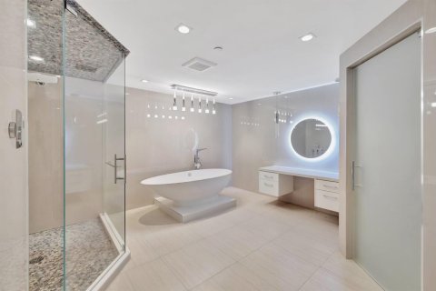 Condo in Fort Lauderdale, Florida, 4 bedrooms  № 2146855 - photo 24