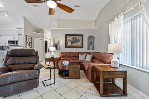 House in Palm Coast, Florida 3 bedrooms, 120.77 sq.m. № 2222351 - photo 6