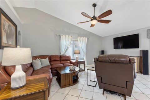House in Palm Coast, Florida 3 bedrooms, 120.77 sq.m. № 2222351 - photo 4