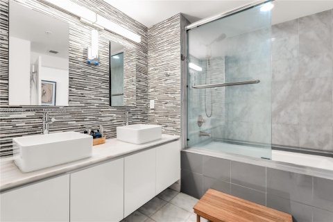 Condominio en venta en Miami, Florida, 2 dormitorios, 173.73 m2 № 1844189 - foto 18