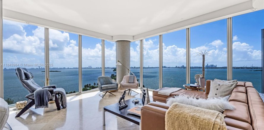 Condominio en Miami, Florida, 2 dormitorios  № 1844189