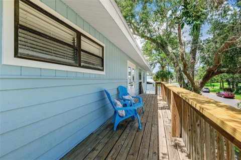 House in Saint Petersburg, Florida 3 bedrooms, 144.93 sq.m. № 1916079 - photo 26