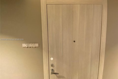 Copropriété à vendre à Miami, Floride: 1 chambre, 77.95 m2 № 1979219 - photo 2