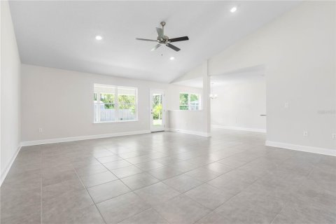 House in Palm Coast, Florida 4 bedrooms, 278.89 sq.m. № 2394119 - photo 7