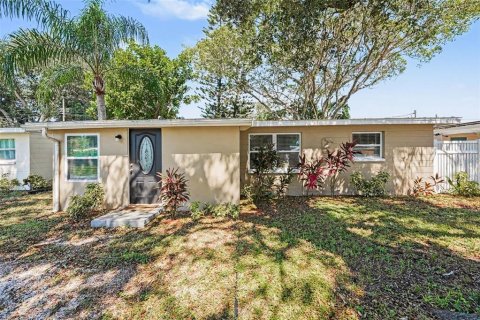House in Largo, Florida 3 bedrooms, 75.34 sq.m. № 2398260 - photo 2