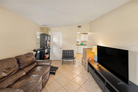 House in Largo, Florida 3 bedrooms, 75.34 sq.m. № 2398260 - photo 3