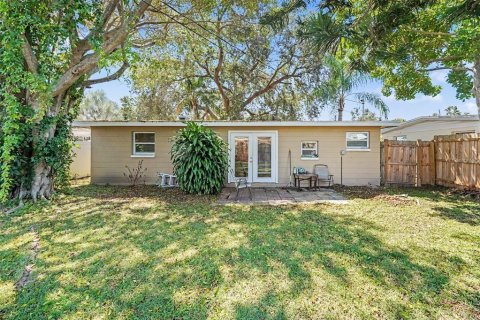 House in Largo, Florida 3 bedrooms, 75.34 sq.m. № 2398260 - photo 13
