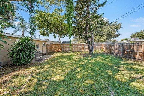 House in Largo, Florida 3 bedrooms, 75.34 sq.m. № 2398260 - photo 11