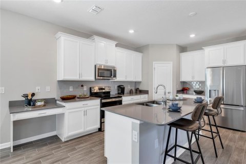 Casa en venta en Clermont, Florida, 5 dormitorios, 228.08 m2 № 2198233 - foto 2