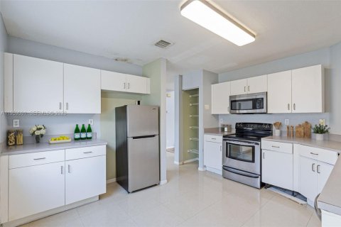 Купить виллу или дом в Мирамар, Флорида 4 спальни, 218.04м2, № 2017950 - фото 17