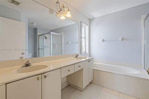 Купить виллу или дом в Мирамар, Флорида 4 спальни, 218.04м2, № 2017950 - фото 30