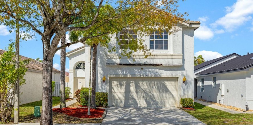 Дом в Мирамар, Флорида 4 спальни, 218.04м2 № 2017950