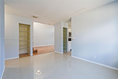 Купить виллу или дом в Мирамар, Флорида 4 спальни, 218.04м2, № 2017950 - фото 11