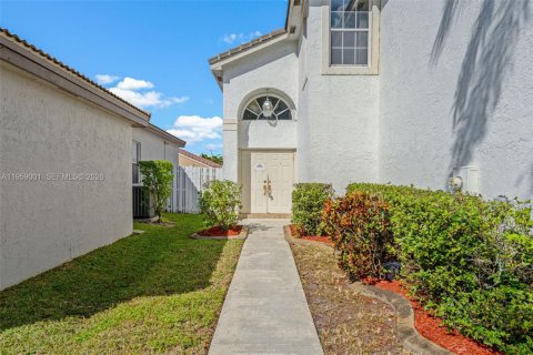 Купить виллу или дом в Мирамар, Флорида 4 спальни, 218.04м2, № 2017950 - фото 4