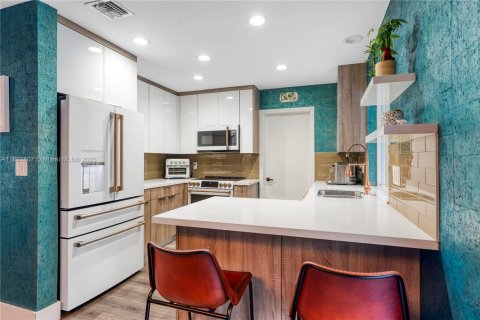 Villa ou maison à louer à Fort Lauderdale, Floride: 3 chambres, 176.14 m2 № 1946432 - photo 15