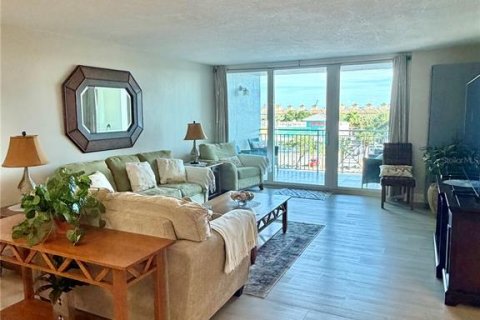 Condo in Clearwater, Florida, 2 bedrooms  № 2377954 - photo 14