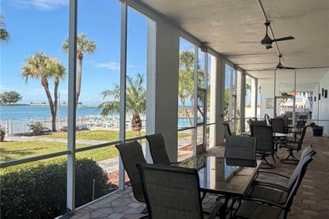 Condo in Clearwater, Florida, 2 bedrooms  № 2377954 - photo 9