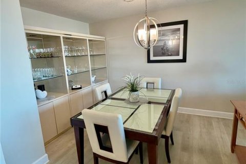 Condo in Clearwater, Florida, 2 bedrooms  № 2377954 - photo 15