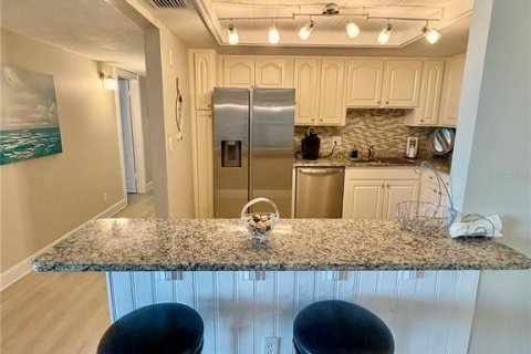 Condo in Clearwater, Florida, 2 bedrooms  № 2377954 - photo 17