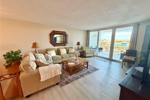 Condo in Clearwater, Florida, 2 bedrooms  № 2377954 - photo 19