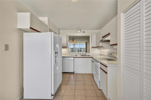 Condo in Bradenton, Florida, 1 bedroom  № 2208951 - photo 14